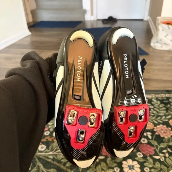 SIZE 8 PELOTON CYCLING SHOES - Picture 2 of 3